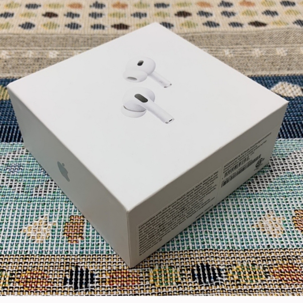 AirpodsPro - Apple Sleek White Design